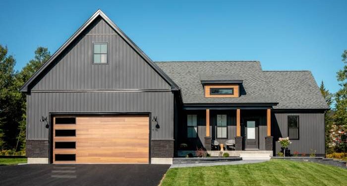 15+ Black House Siding Ideas to Add a Touch of Elegance - Onelmon